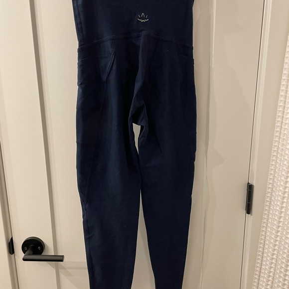 BEYOND YOGA MATERNITY LEGGINGS - Picture 3 of 3